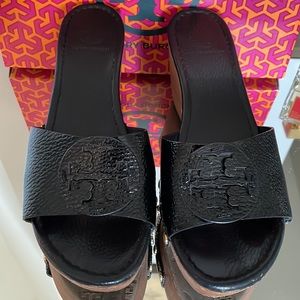 Tori Burch black wedge